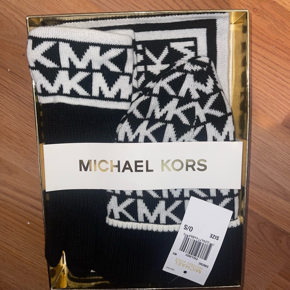 Michael Kors Black and White Knit Set